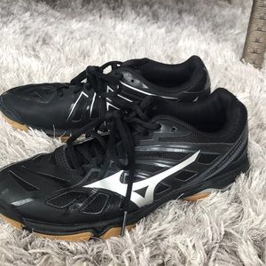 Mizuno women’s volleyball shoes